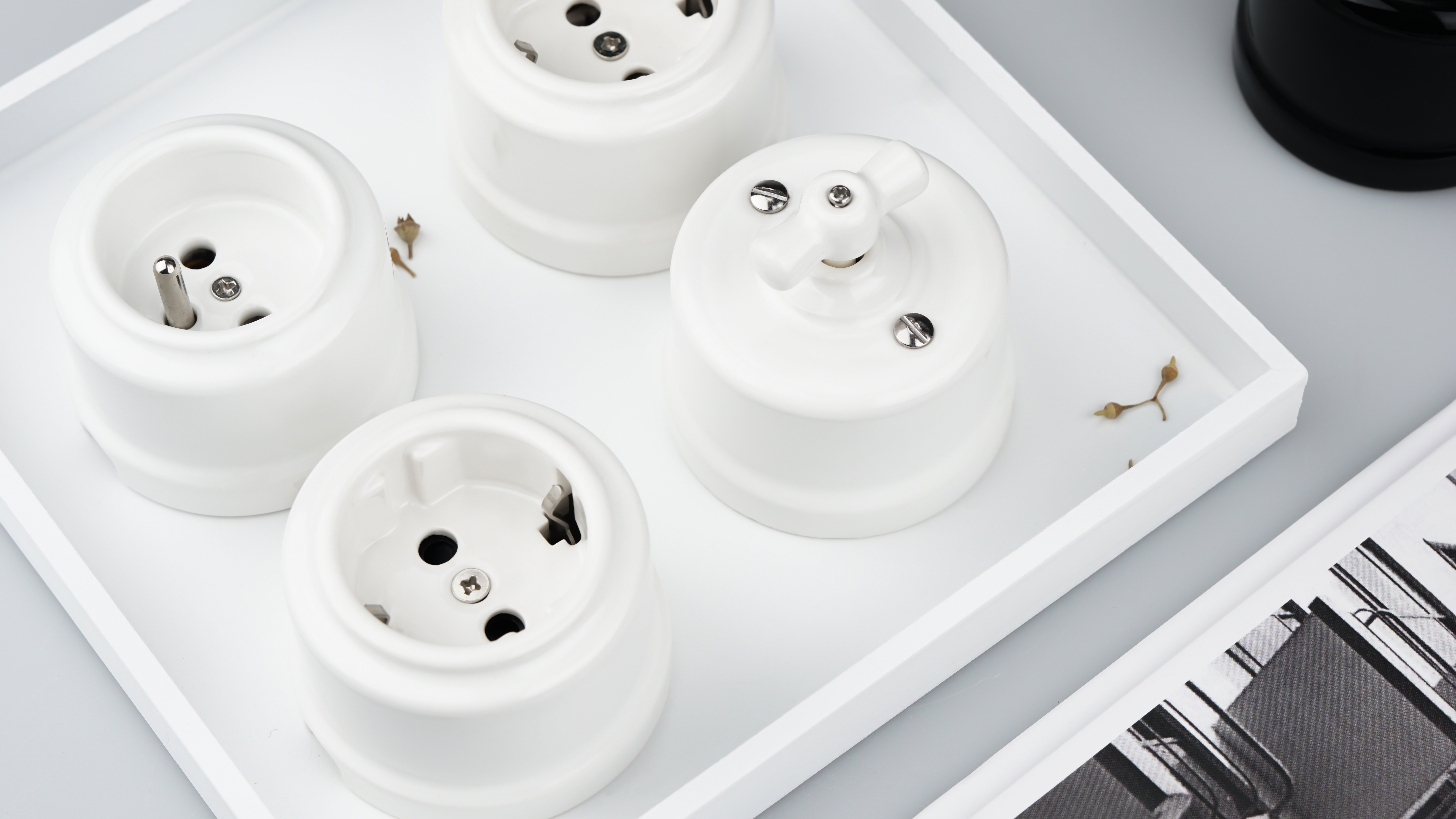 Wandschalter aus Porzellan